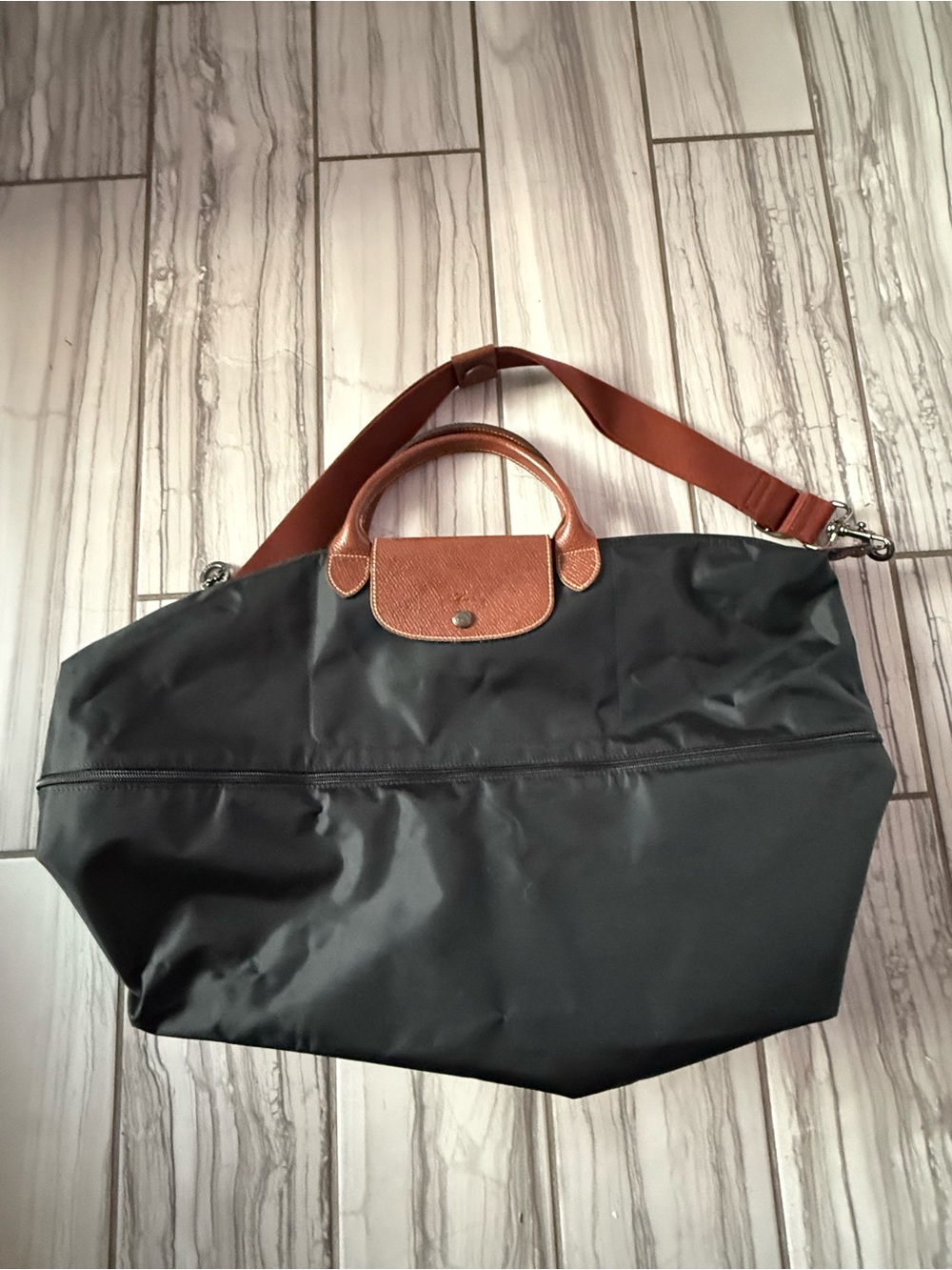 Longchamp Le Pliage travel expandable bag. EUC - Picture 5 of 7